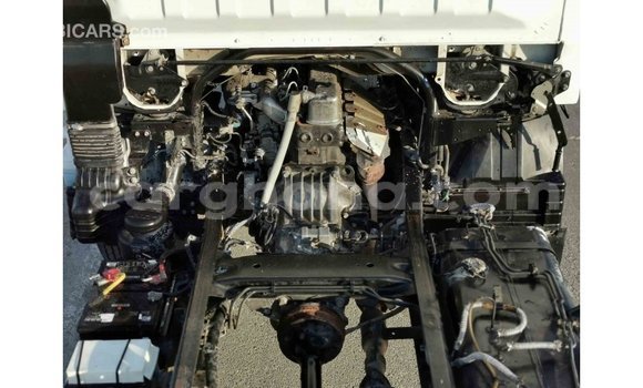 Sayi Imported Mitsubishi Fuso White Babbar mota in Import - Dubai a Ashanti Sayi Imported Mitsubishi Fuso White Babbar mota in Import - Dubai a Ashanti