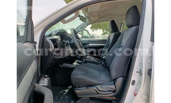 Sayi Imported Toyota Hilux White Mota in Import - Dubai a Ashanti Sayi Imported Toyota Hilux White Mota in Import - Dubai a Ashanti