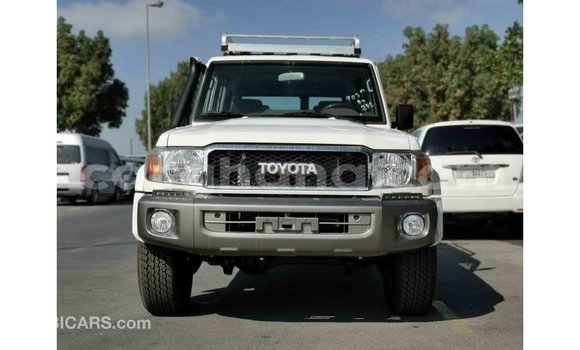Buy Import Toyota Land Cruiser White Car in Import - Dubai in Ashanti Buy Import Toyota Land Cruiser White Car in Import - Dubai in Ashanti