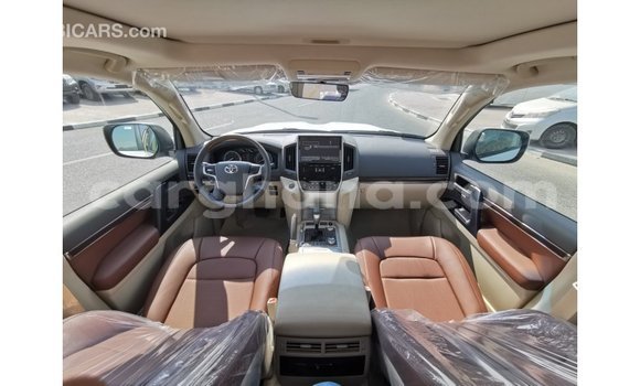 Sayi Imported Toyota Land Cruiser White Mota in Import - Dubai a Ashanti Sayi Imported Toyota Land Cruiser White Mota in Import - Dubai a Ashanti