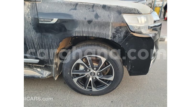 Big with watermark toyota land cruiser ashanti import dubai 26002