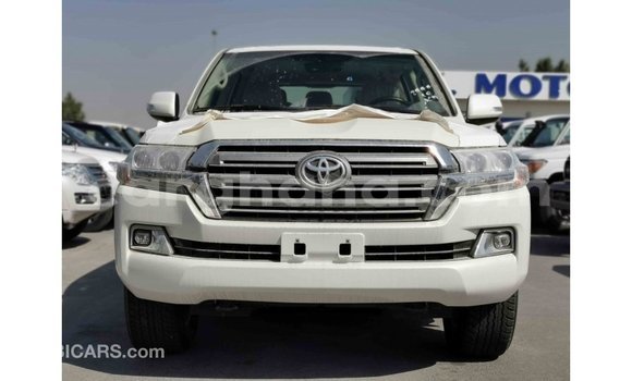 Sayi Imported Toyota Land Cruiser White Mota in Import - Dubai a Ashanti Sayi Imported Toyota Land Cruiser White Mota in Import - Dubai a Ashanti