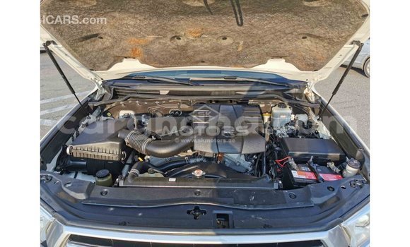 Sayi Imported Toyota Land Cruiser White Mota in Import - Dubai a Ashanti Sayi Imported Toyota Land Cruiser White Mota in Import - Dubai a Ashanti