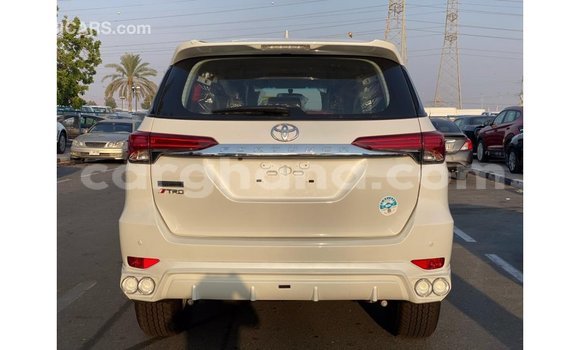 Sayi Imported Toyota Fortuner White Mota in Import - Dubai a Ashanti Sayi Imported Toyota Fortuner White Mota in Import - Dubai a Ashanti