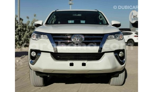 Sayi Imported Toyota Fortuner White Mota in Import - Dubai a Ashanti Sayi Imported Toyota Fortuner White Mota in Import - Dubai a Ashanti