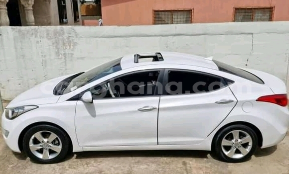 Ra Àlòkù Hyundai Elantra funfun Ọkọ̀ in Accra ni Greater Accra