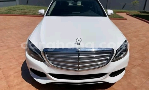 Buy Used Mercedes‒Benz 300CD White Car in Accra in Greater Accra Buy Used Mercedes‒Benz 300CD White Car in Accra in Greater Accra