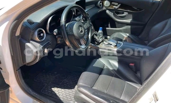 Buy Used Mercedes‒Benz 300CD White Car in Accra in Greater Accra Buy Used Mercedes‒Benz 300CD White Car in Accra in Greater Accra