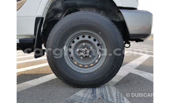 Ra Imported Toyota Land Cruiser funfun Ọkọ̀ in Import - Dubai ni Ashanti Ra Imported Toyota Land Cruiser funfun Ọkọ̀ in Import - Dubai ni Ashanti