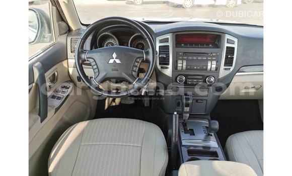 Sayi Imported Mitsubishi Pajero White Mota in Import - Dubai a Ashanti Sayi Imported Mitsubishi Pajero White Mota in Import - Dubai a Ashanti