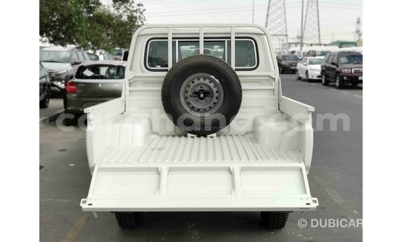 Sayi Imported Toyota Land Cruiser White Mota in Import - Dubai a Ashanti Sayi Imported Toyota Land Cruiser White Mota in Import - Dubai a Ashanti
