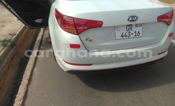 Sayi Na hannu Kia K5 White Mota in Accra a Greater Accra