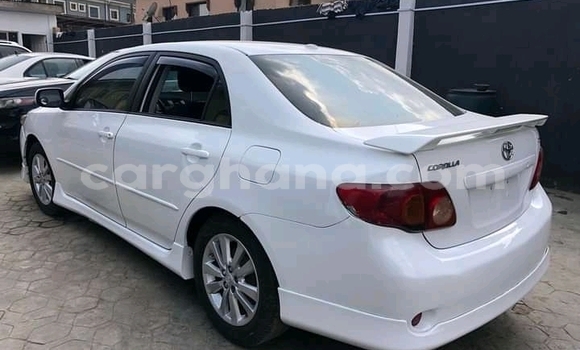Ra Àlòkù Toyota Corolla funfun Ọkọ̀ in Accra ni Greater Accra
