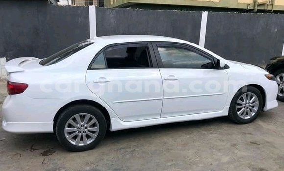 Sayi Na hannu Toyota Corolla White Mota in Accra a Greater Accra Sayi Na hannu Toyota Corolla White Mota in Accra a Greater Accra