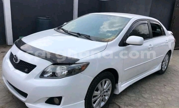 Sayi Na hannu Toyota Corolla White Mota in Accra a Greater Accra Sayi Na hannu Toyota Corolla White Mota in Accra a Greater Accra