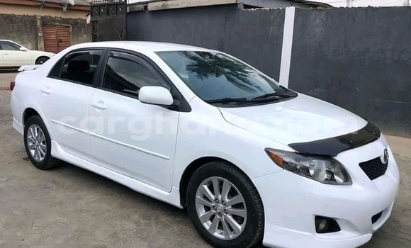 Sayi Na hannu Toyota Corolla White Mota in Accra a Greater Accra Sayi Na hannu Toyota Corolla White Mota in Accra a Greater Accra