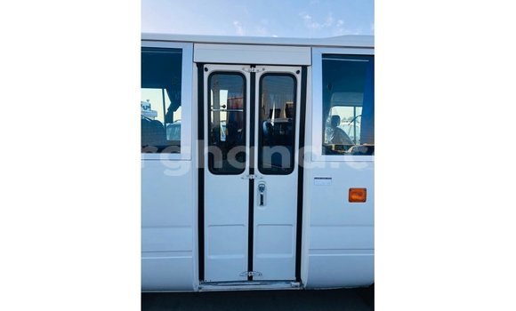 Ra Imported Toyota Coaster funfun Ọkọ̀ in Import - Dubai ni Ashanti Ra Imported Toyota Coaster funfun Ọkọ̀ in Import - Dubai ni Ashanti
