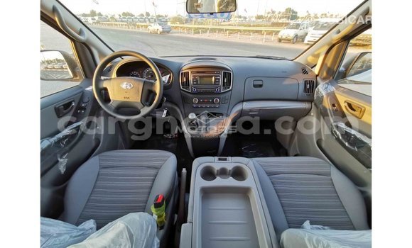 Sayi Imported Hyundai Cargo White Mota in Import - Dubai a Ashanti Sayi Imported Hyundai Cargo White Mota in Import - Dubai a Ashanti