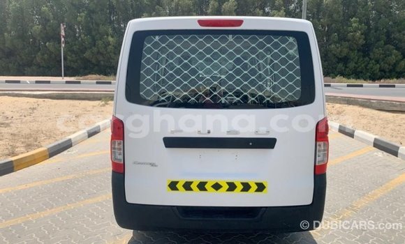 Ra Imported Mitsubishi Fuso funfun Ọkọ̀ akẹ́rù ńlá in Import - Dubai ni Ashanti Ra Imported Mitsubishi Fuso funfun Ọkọ̀ akẹ́rù ńlá in Import - Dubai ni Ashanti