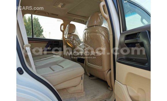 Sayi Imported Toyota Land Cruiser White Mota in Import - Dubai a Ashanti Sayi Imported Toyota Land Cruiser White Mota in Import - Dubai a Ashanti