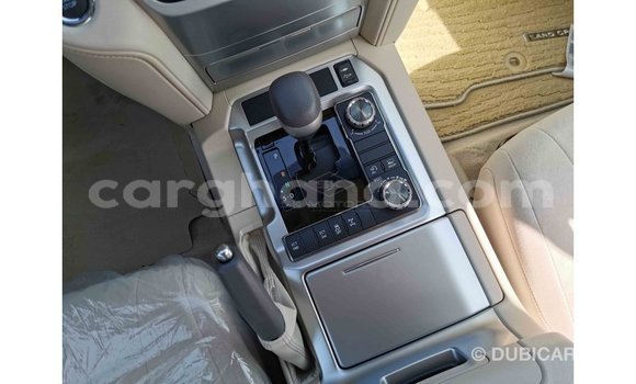 Sayi Imported Toyota Land Cruiser White Mota in Import - Dubai a Ashanti Sayi Imported Toyota Land Cruiser White Mota in Import - Dubai a Ashanti