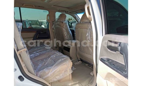 Sayi Imported Toyota Land Cruiser White Mota in Import - Dubai a Ashanti Sayi Imported Toyota Land Cruiser White Mota in Import - Dubai a Ashanti