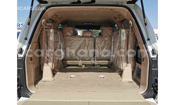 Sayi Imported Toyota Land Cruiser White Mota in Import - Dubai a Ashanti Sayi Imported Toyota Land Cruiser White Mota in Import - Dubai a Ashanti
