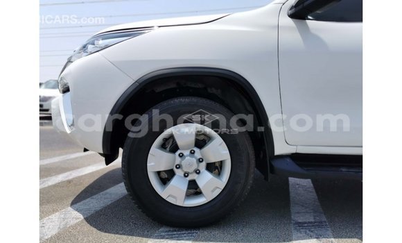 Sayi Imported Toyota Fortuner White Mota in Import - Dubai a Ashanti Sayi Imported Toyota Fortuner White Mota in Import - Dubai a Ashanti