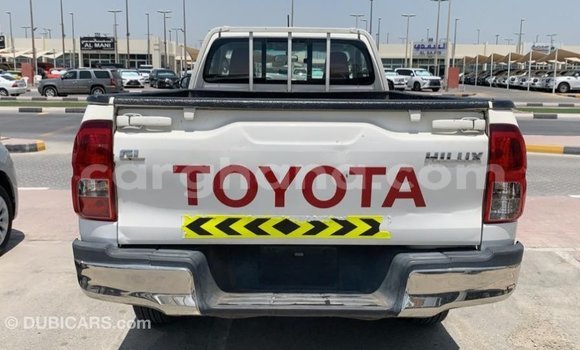 Ra Imported Toyota Hilux funfun Ọkọ̀ in Import - Dubai ni Ashanti Ra Imported Toyota Hilux funfun Ọkọ̀ in Import - Dubai ni Ashanti