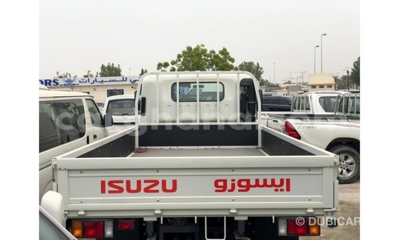 Sayi Imported Isuzu NPR White Babbar mota in Import - Dubai a Ashanti Sayi Imported Isuzu NPR White Babbar mota in Import - Dubai a Ashanti