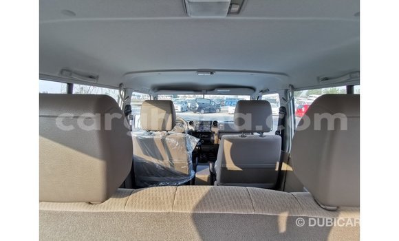 Sayi Imported Toyota Land Cruiser White Mota in Import - Dubai a Ashanti Sayi Imported Toyota Land Cruiser White Mota in Import - Dubai a Ashanti