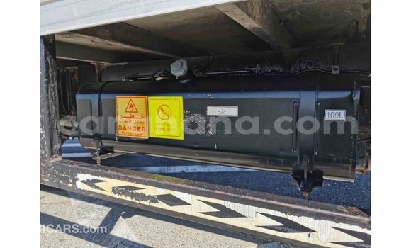 Ra Imported Mitsubishi Carisma funfun Ọkọ̀ in Import - Dubai ni Ashanti Ra Imported Mitsubishi Carisma funfun Ọkọ̀ in Import - Dubai ni Ashanti