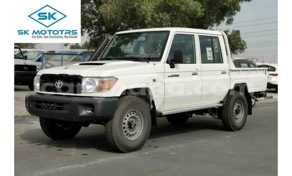 Sayi Imported Toyota Land Cruiser White Mota in Import - Dubai a Ashanti Sayi Imported Toyota Land Cruiser White Mota in Import - Dubai a Ashanti
