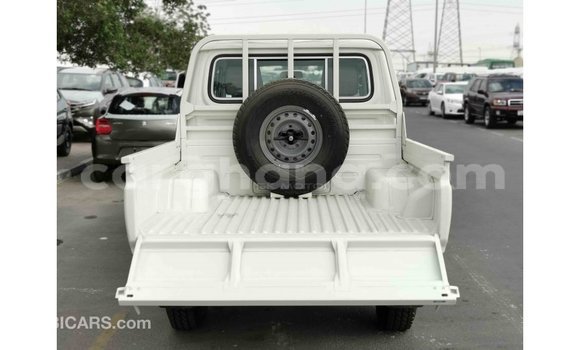 Sayi Imported Toyota Land Cruiser White Mota in Import - Dubai a Ashanti Sayi Imported Toyota Land Cruiser White Mota in Import - Dubai a Ashanti