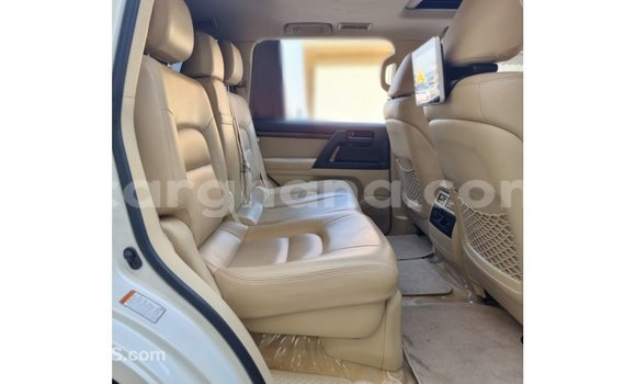 Ra Imported Toyota Land Cruiser funfun Ọkọ̀ in Import - Dubai ni Ashanti Ra Imported Toyota Land Cruiser funfun Ọkọ̀ in Import - Dubai ni Ashanti