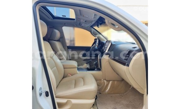 Ra Imported Toyota Land Cruiser funfun Ọkọ̀ in Import - Dubai ni Ashanti Ra Imported Toyota Land Cruiser funfun Ọkọ̀ in Import - Dubai ni Ashanti
