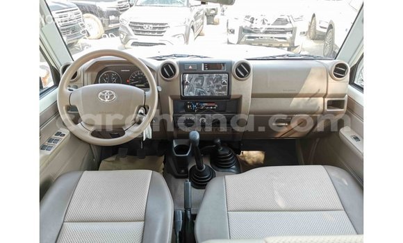 Sayi Imported Toyota Land Cruiser White Mota in Import - Dubai a Ashanti Sayi Imported Toyota Land Cruiser White Mota in Import - Dubai a Ashanti