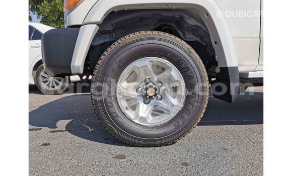 Sayi Imported Toyota Land Cruiser White Mota in Import - Dubai a Ashanti Sayi Imported Toyota Land Cruiser White Mota in Import - Dubai a Ashanti