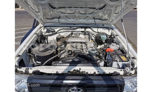 Buy Import Toyota Land Cruiser White Car in Import - Dubai in Ashanti Buy Import Toyota Land Cruiser White Car in Import - Dubai in Ashanti