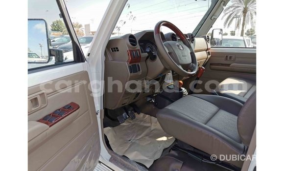 Sayi Imported Toyota Land Cruiser White Mota in Import - Dubai a Ashanti Sayi Imported Toyota Land Cruiser White Mota in Import - Dubai a Ashanti