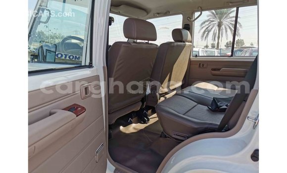 Sayi Imported Toyota Land Cruiser White Mota in Import - Dubai a Ashanti Sayi Imported Toyota Land Cruiser White Mota in Import - Dubai a Ashanti