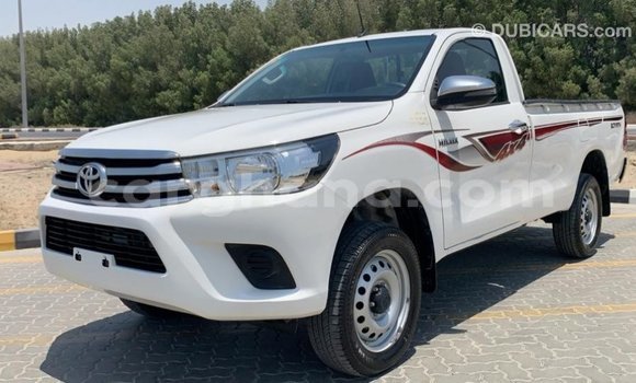 Sayi Imported Toyota Hilux White Mota in Import - Dubai a Ashanti Sayi Imported Toyota Hilux White Mota in Import - Dubai a Ashanti