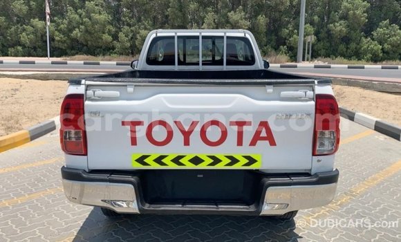 Sayi Imported Toyota Hilux White Mota in Import - Dubai a Ashanti Sayi Imported Toyota Hilux White Mota in Import - Dubai a Ashanti