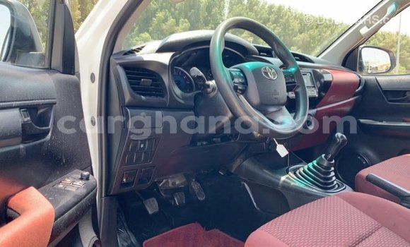 Sayi Imported Toyota Hilux White Mota in Import - Dubai a Ashanti Sayi Imported Toyota Hilux White Mota in Import - Dubai a Ashanti