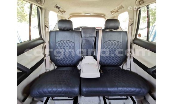 Sayi Imported Toyota Land Cruiser White Mota in Import - Dubai a Ashanti Sayi Imported Toyota Land Cruiser White Mota in Import - Dubai a Ashanti