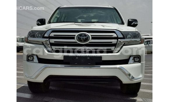 Sayi Imported Toyota Land Cruiser White Mota in Import - Dubai a Ashanti Sayi Imported Toyota Land Cruiser White Mota in Import - Dubai a Ashanti
