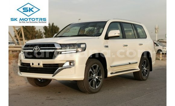 Sayi Imported Toyota Land Cruiser White Mota in Import - Dubai a Ashanti Sayi Imported Toyota Land Cruiser White Mota in Import - Dubai a Ashanti