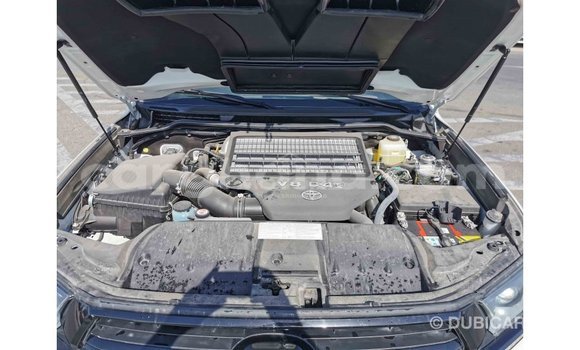 Sayi Imported Toyota Land Cruiser White Mota in Import - Dubai a Ashanti Sayi Imported Toyota Land Cruiser White Mota in Import - Dubai a Ashanti