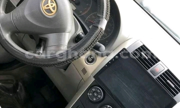 Ra Àlòkù Toyota Corolla funfun Ọkọ̀ in Accra ni Greater Accra Ra Àlòkù Toyota Corolla funfun Ọkọ̀ in Accra ni Greater Accra