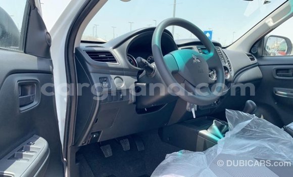 Buy Import Mitsubishi L200 White Car in Import - Dubai in Ashanti Buy Import Mitsubishi L200 White Car in Import - Dubai in Ashanti